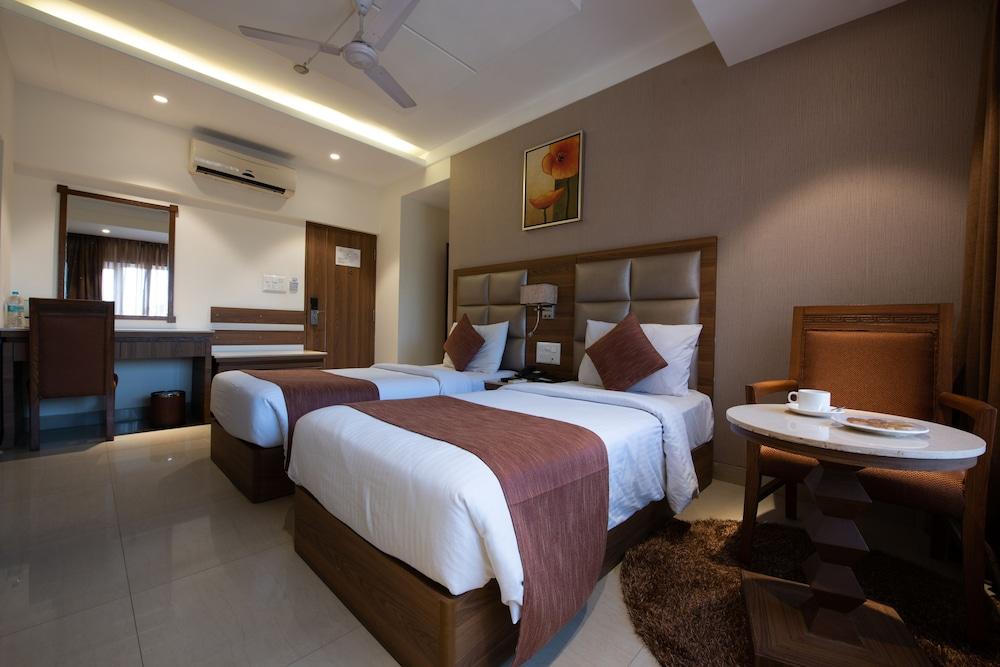 Hotel Treebo Trend Surya Nashik Zewnętrze zdjęcie