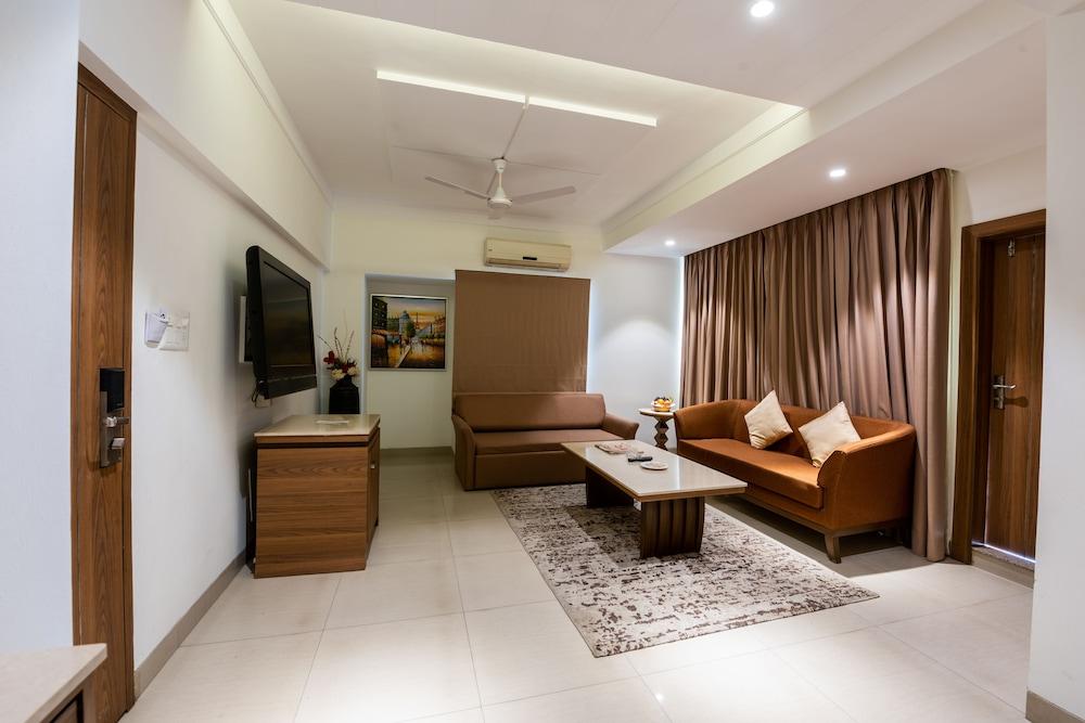 Hotel Treebo Trend Surya Nashik Zewnętrze zdjęcie