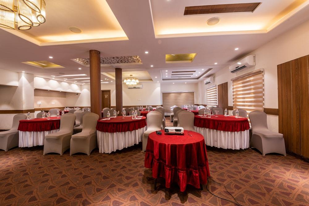 Hotel Treebo Trend Surya Nashik Zewnętrze zdjęcie