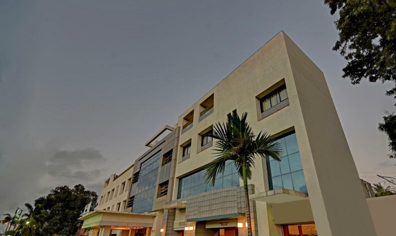 Hotel Treebo Trend Surya Nashik Zewnętrze zdjęcie